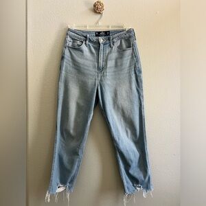 Hollister Curvy Ultra High-Rise Mom Jeans